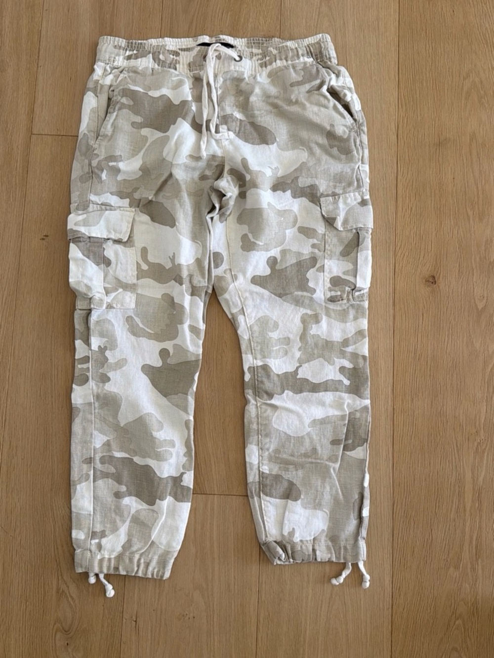 Sanctuary Women's Camo Cargo Joggers - White & Tan